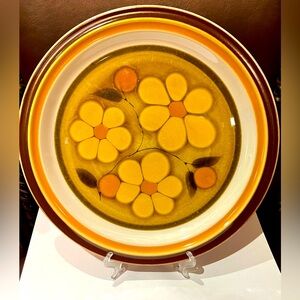 Genuine stoneware Ascon Daisydale dinner plates Japan 10 1/2 inches wide /Each